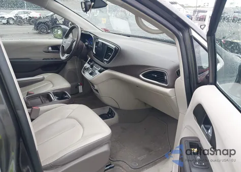 2017 Chrysler Pacifica Touring-L z USA, uszkodzony, nr VIN 2C4RC1BG4HR661353